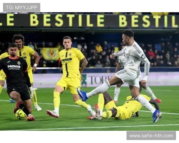 皇马2-0客胜比利亚雷亚尔,姆巴佩勺子点球锁定胜局登顶西甲